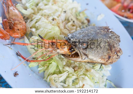 snakehead fish fried eat shrimp