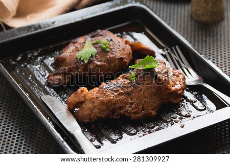 Pork steak seasoned with pepper, salt, spices, herbs crushed, with cayenne pepper for good health.