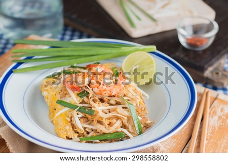 close-up Thai Fried Noodles \