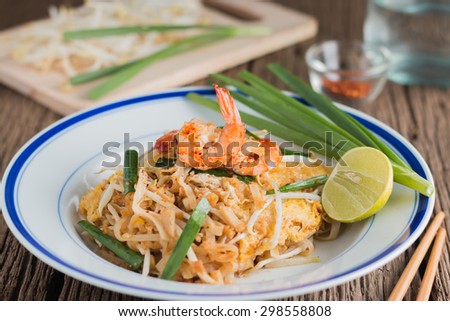 close-up Thai Fried Noodles 