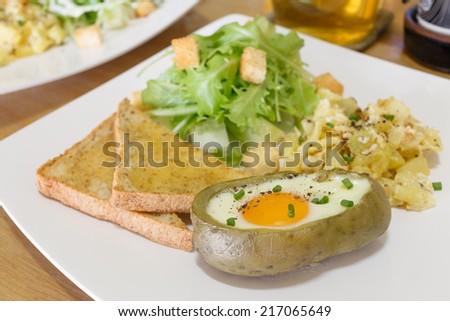 Egg-stuffed baked potatoes with whole wheat toast and green oak