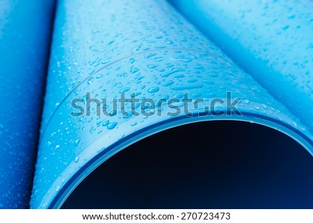 Water pipe with raindrops