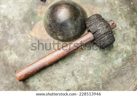 Rubber mallet with wooden handle