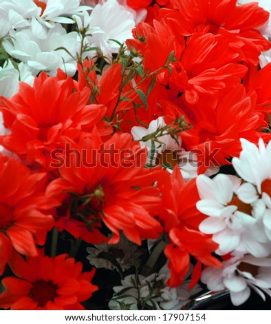 picture of bouquet with many beauiful white and red flowers