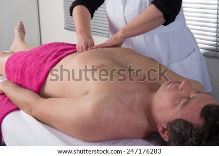 Position of hands and fingers at lymphatic drainage massage