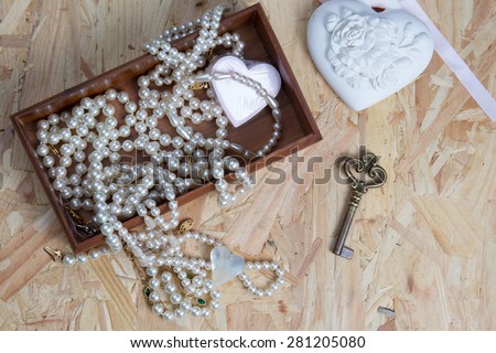 Composition with necklace and decoration vintage design