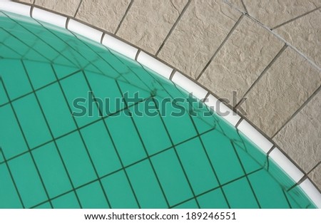 Edge of a swimming pool, round pattern