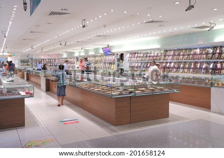 SINGAPORE - 27 May, 2014: Unidentified people shop at gold shop at Mustafa Centre in Little India. Mustafa Centre is one of Singapore\'s 24 hour shopping mall opened in 1995 in Little India.