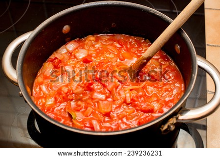 cooking the sauce for lasagnas in a pan