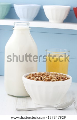 Delicious and healthy crunchy oats cereal, often eaten in combination with yogurt or milk.