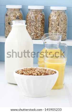 Delicious and healthy crunchy oats cereal, popular around the world, and often eaten in combination with yogurt or milk.