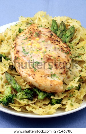 Fresh aromatic pasta with chicken breast made with organic vegetables and organic chicken