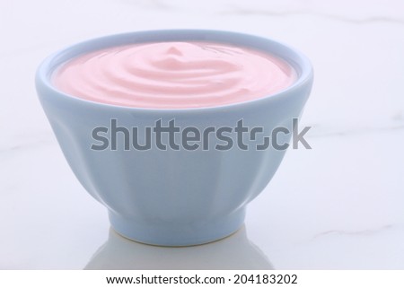 Artisan slow churned Greek strawberry yogurt, with lots of fruit and protein. Perfect for your weight loss program.