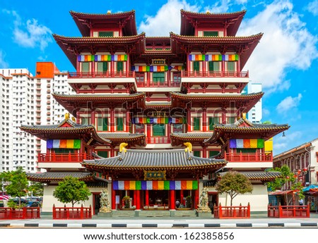 The Buddha Tooth Relic Temple in Singapore's Chinatown The Buddha Tooth Relic Temple in Singapore's Chinatown