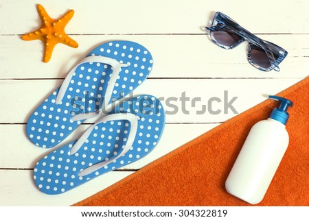 Summer accessories on the wooden Background./ Summer accessories on the wooden Background.