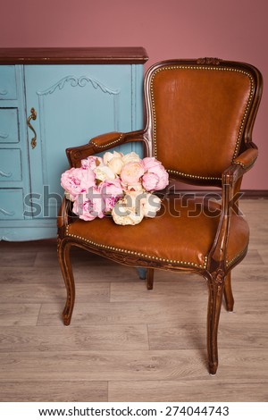Retro arm-chair with tender bouquet