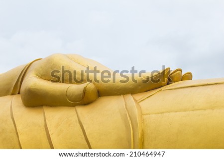 statue hand of buddha