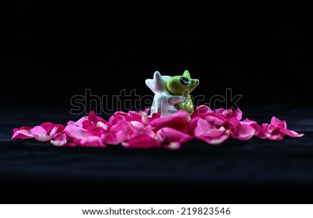 Tile doll in love with Rose Petals