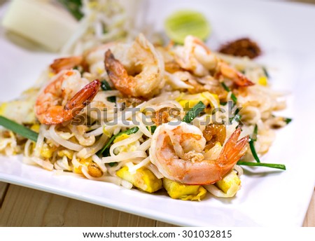Thai fried noodle with fresh prawn (Pad Thai),  Image Select focus style