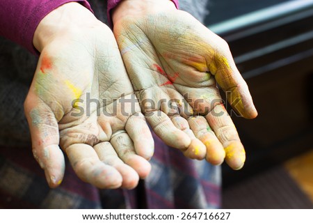 Hands stained with clay and paint. Hands painter and sculptor. Children\'s creativity and a hobby for adults. Modeling. Hands and fingers stained with paint.