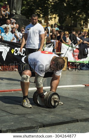 Lviv, Ukraine - July 05, 2015: Strongman prepares  to carry out the exercises in Yarych street Fest 2015  near centrum  of  Lviv  city.