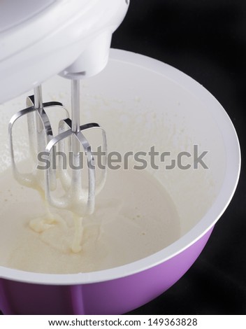 Electric mixer with bowl of dough
