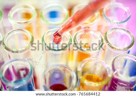 Scientists are experimenting with chemistry  in the laboratory. By dripping the chemicals into the test tube. The chemical structures in the mouth of the test tube.