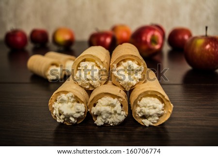 wafer rolls with cream cheese