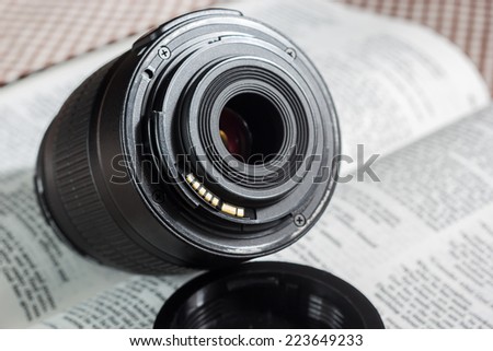 Digital camera auto focus lens