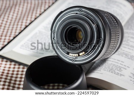 Digital camera auto focus lens