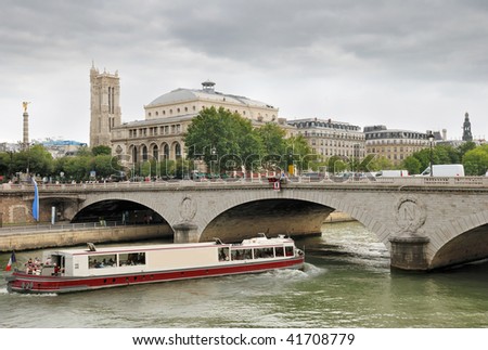 Pont au Change across the River Seine and Theater de la Ville (Theatre du Chatelet) in Paris, France.