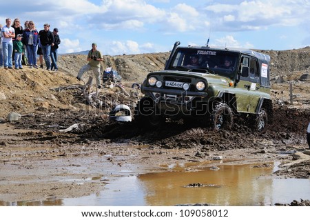 MONCHEGORSK, RUSSIA - JULY 15: Unidentified racer at off-road car steep slope in the \