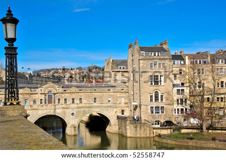 Landscape of City of Bath Spa with Pultney Bridge and its Georgian architecture.