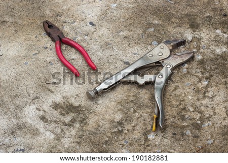 locking pliers and red pliers