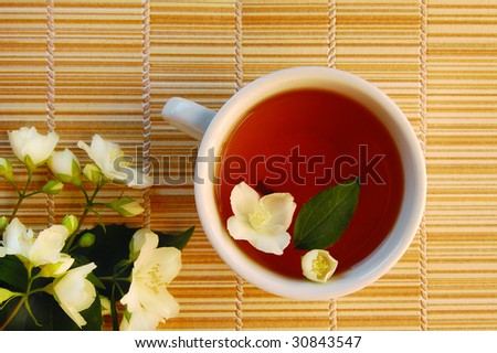 Green jasmine tea with fresh jasmine flowers.