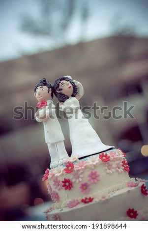 Wedding cake with figurines of the bride and groom