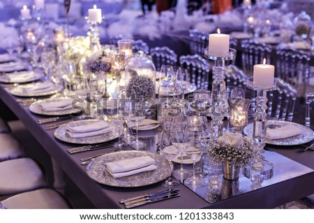 Wedding day event organization table setting decor