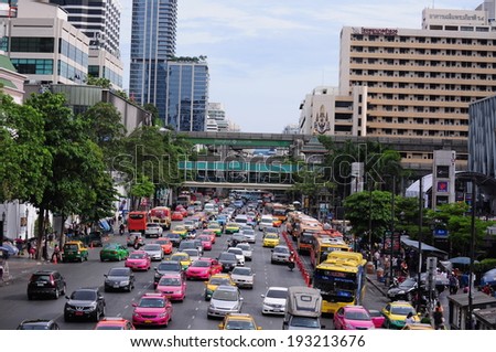 BANGKOK - MAY 17: The big automobile stopper on one of the central streets of Bangkok on 17 MAY, 2014. The basic problem of the Asian megacities - the complicated traffic.