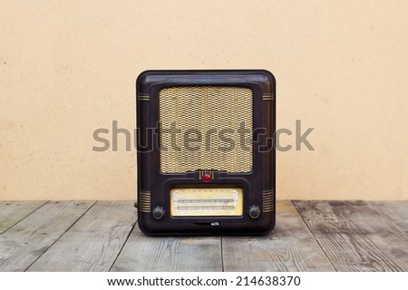 Retro radio. Old radio - retro style