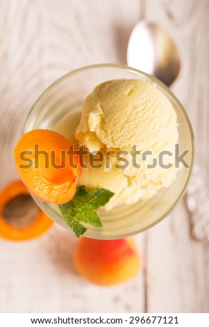 Apricot ice cream with fresh mint