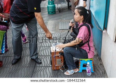 BANGKOK, THAILAND - MARCH 29 :Unidentified street the blind sing song at walking street market in Bangkok,Thailand on 29 March 2014