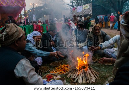 Babughat, Kolkata, West Bengal / India - 9th January 2013 : Hindu Devotees Lighting A Camp Fire On 9th January, 2013 In Babughat Transit Camp, Kolkata. They Are On Their Way To Gangasagar (Sagar) .