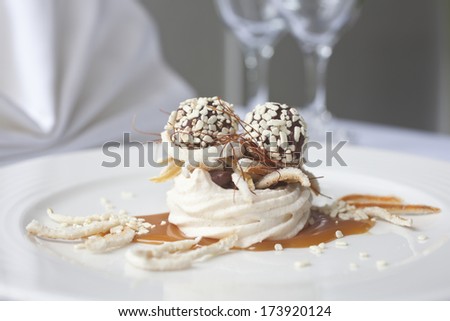 meringues and chocolate desert, meringues desert