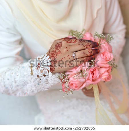 wedding flower and Henna Malay bride beautifully carved and unique in hand