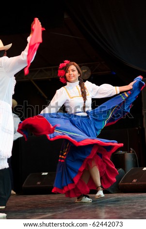 FRANKFURT - AUGUST 28:Young woman dances at the Museums Festival.  August 28, 2010 in Frankfurt, Germany.