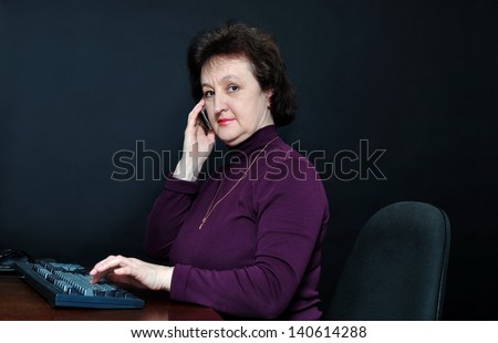 The aged user in front of the computer