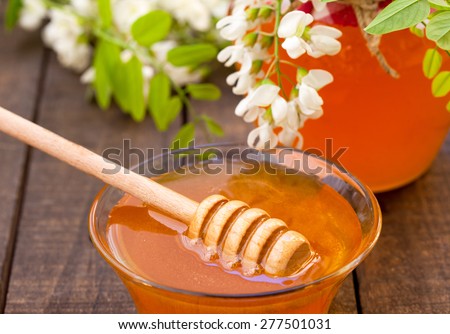 Acacia flower honey in a bowl