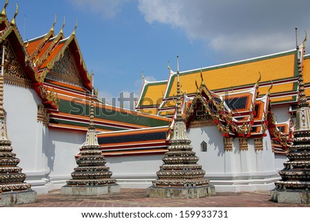 Wat Po is one of the most holy places in Thailand and revered by buddhist believers of the whole country. It is also a great tourist attraction.