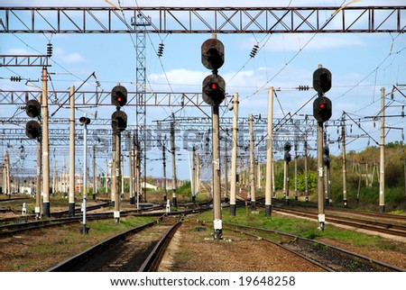 Railway traffic lights show a stop signal .
