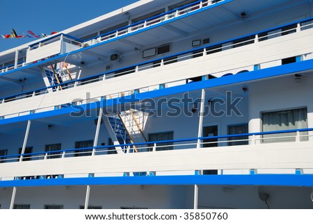 White side of the sea passenger ship